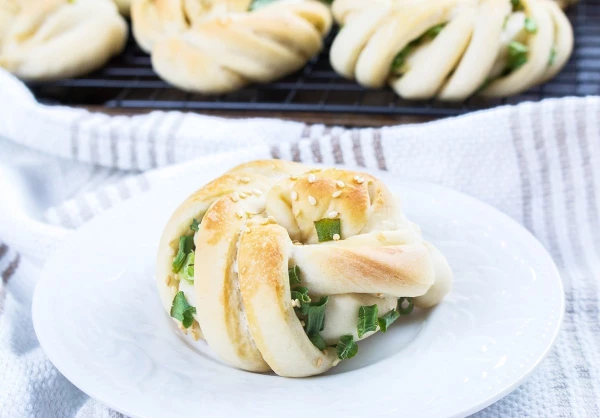 This photo is a baking adventure inspired by soft and pillowy baked scallion buns that I get when I visit the Bay Area. Although these aren't exactly the same, they look gorgeous but aren't actually that difficult.