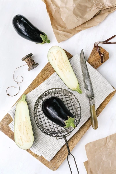 Vintage style is only as far away as the nearest flea market! We were so in love with our latest flea market trouvailles that we decided to shoot some fresh produce that we had gotten earlier that morning from the farmers market. Just how amazing are these vintage food props?
