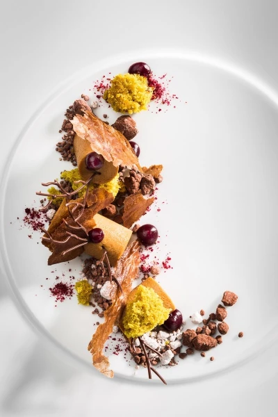 I made this shot for the famous Luxury Collection Hotel „Hotel Imperial“ in Vienna. Chef Rupert Schnait created this extremely delicious dessert of dark and light nougat with a lot of love and passion for the components.