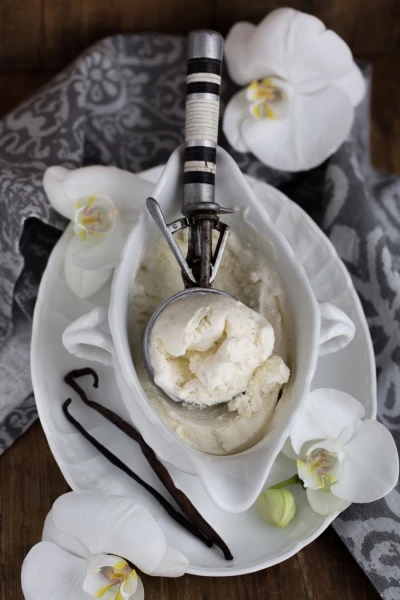 Homemade vanilla ice cream. Can something be better than this? Mmmmhhh ... so yummy!