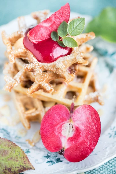Do you know red-love-apples? They are completely red. Inside and outside. And they are so delicious. This homemade waffles and curd have been made out of them. 