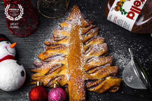 Nutella Sharing Bread Roll in Xmas Tree Shape, as a perfect dessert for Christmas dinner, can also be a fun to prepare with kids.<br />
<br />
Made and Photoshoot by myself