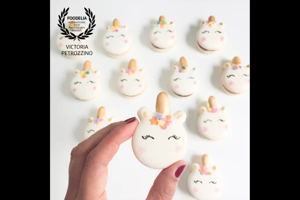 Personal army of unicorn macarons with dulce de leche filling and sprinkles hair! Because like I always say: life is better with sprinkles!<br />
Loving this trend and can't get enough of it! 