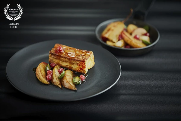 French Toast My Way<br />
Brioche | Roasted Apples | Roasted Pears | Cramberry and Kiwi Berries<br />
<br />
Photographed, Cooked and Styled by me.<br />
@bonjour_salzburg_photography