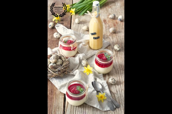 Egg liqueur mousse with raspberries - a quick and easy to make dessert. Perfect for Easter brunch and as Easter dessert.<br />
Recipe can be found on my website https://www.sweetsandlifestyle.com/rezept/schnelles-eierlikoer-mousse/